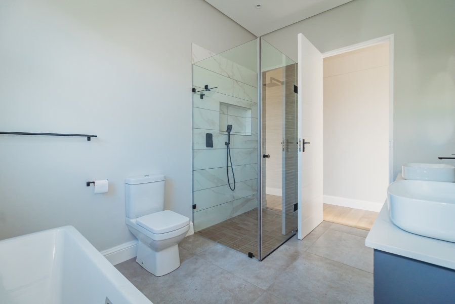 4 Bedroom Property for Sale in Kingswood Golf Estate Western Cape